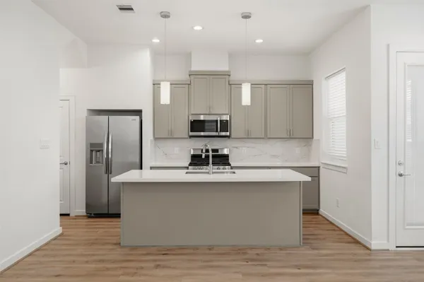 $2,795 | 1113 Highland Square Lane, Houston, TX 77091