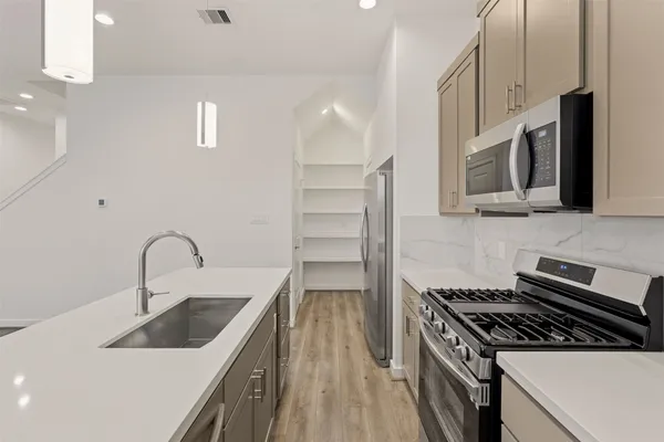 $2,795 | 1113 Highland Square Lane, Houston, TX 77091