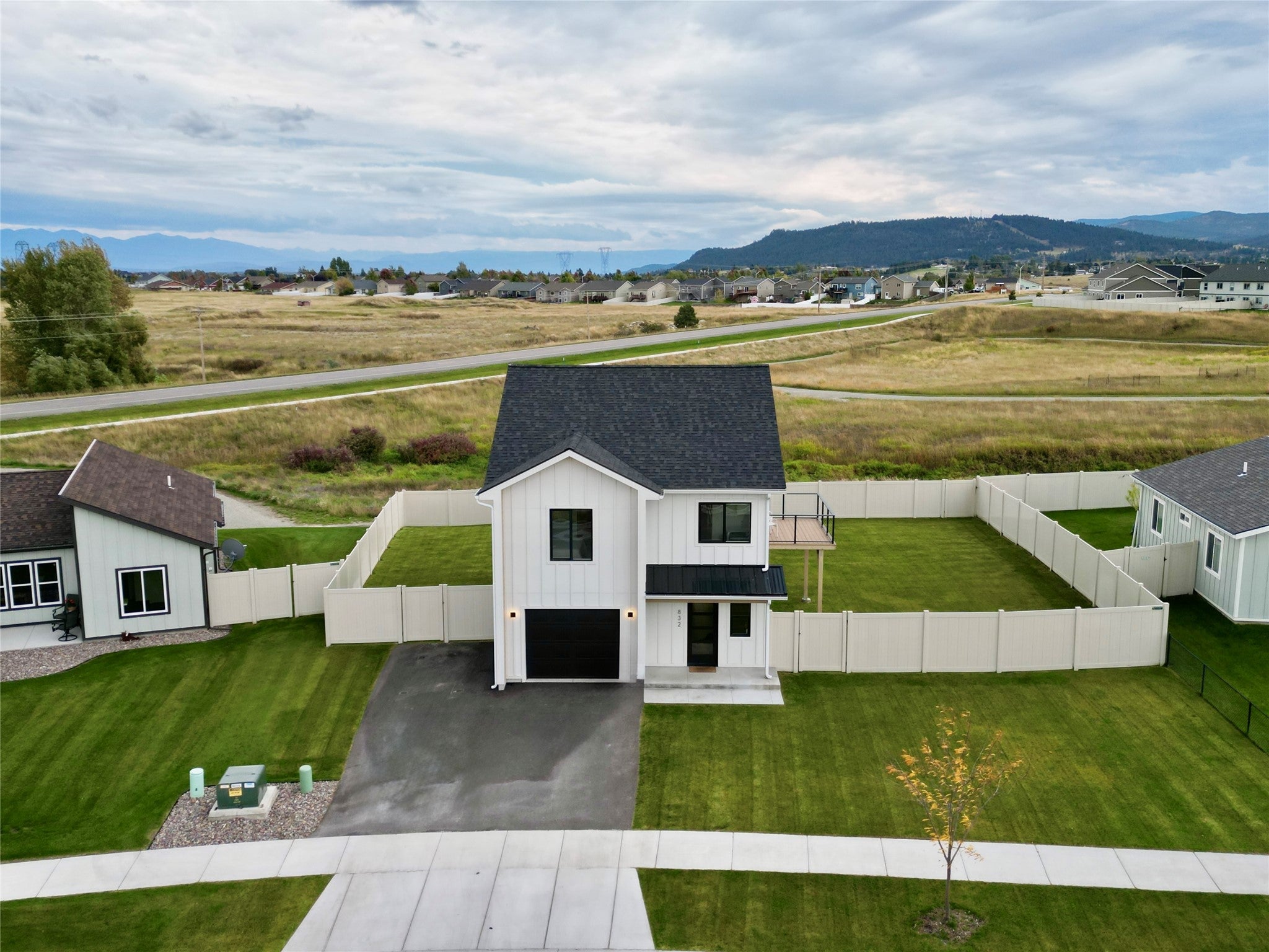 832 Bearhat Mountain Road Kalispell, MT 59901 - Photo 4 of 53 Gallery Image 4