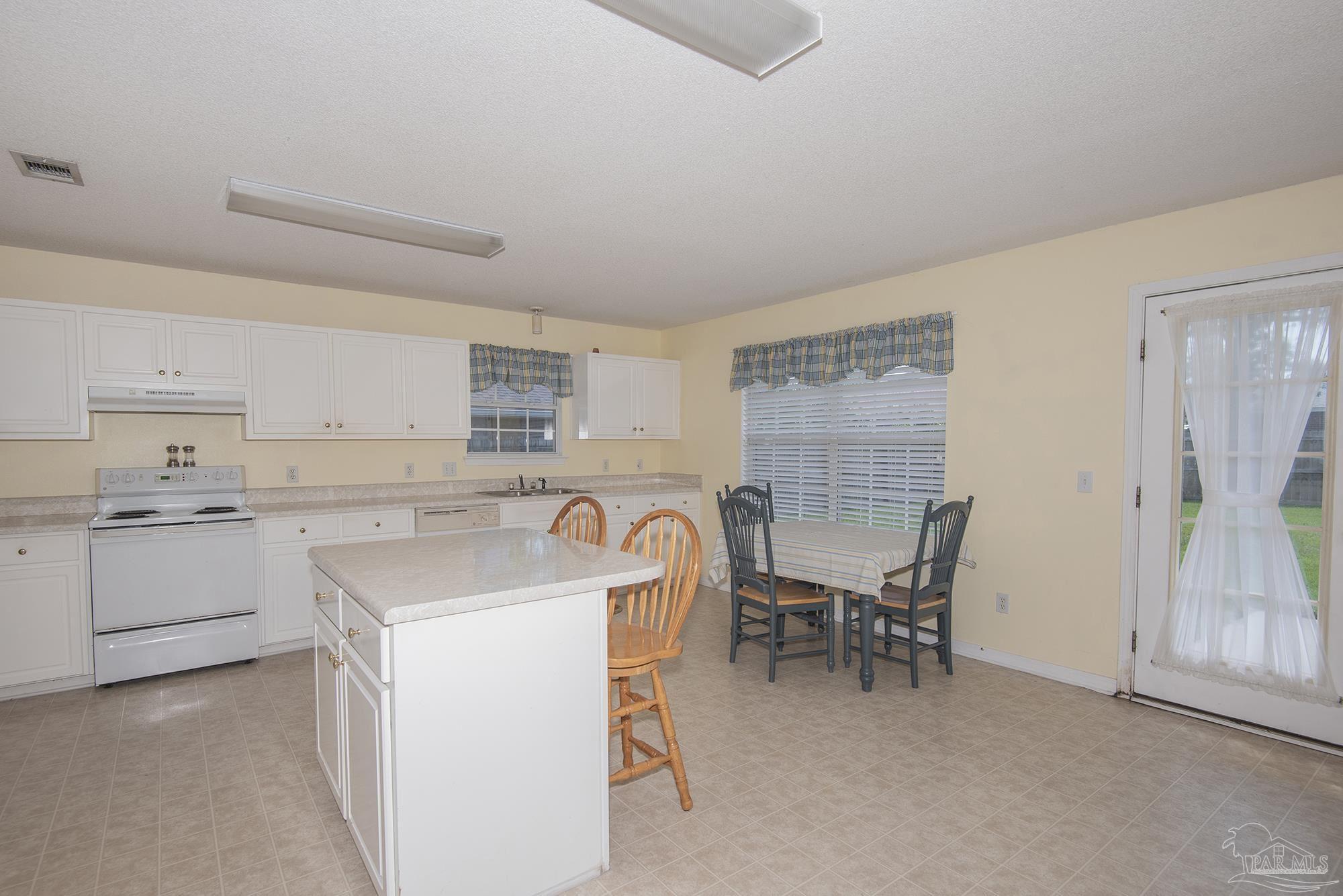 7143 Jennifer Road Pensacola, FL 32526 - Photo 8 of 29 Gallery Image 8