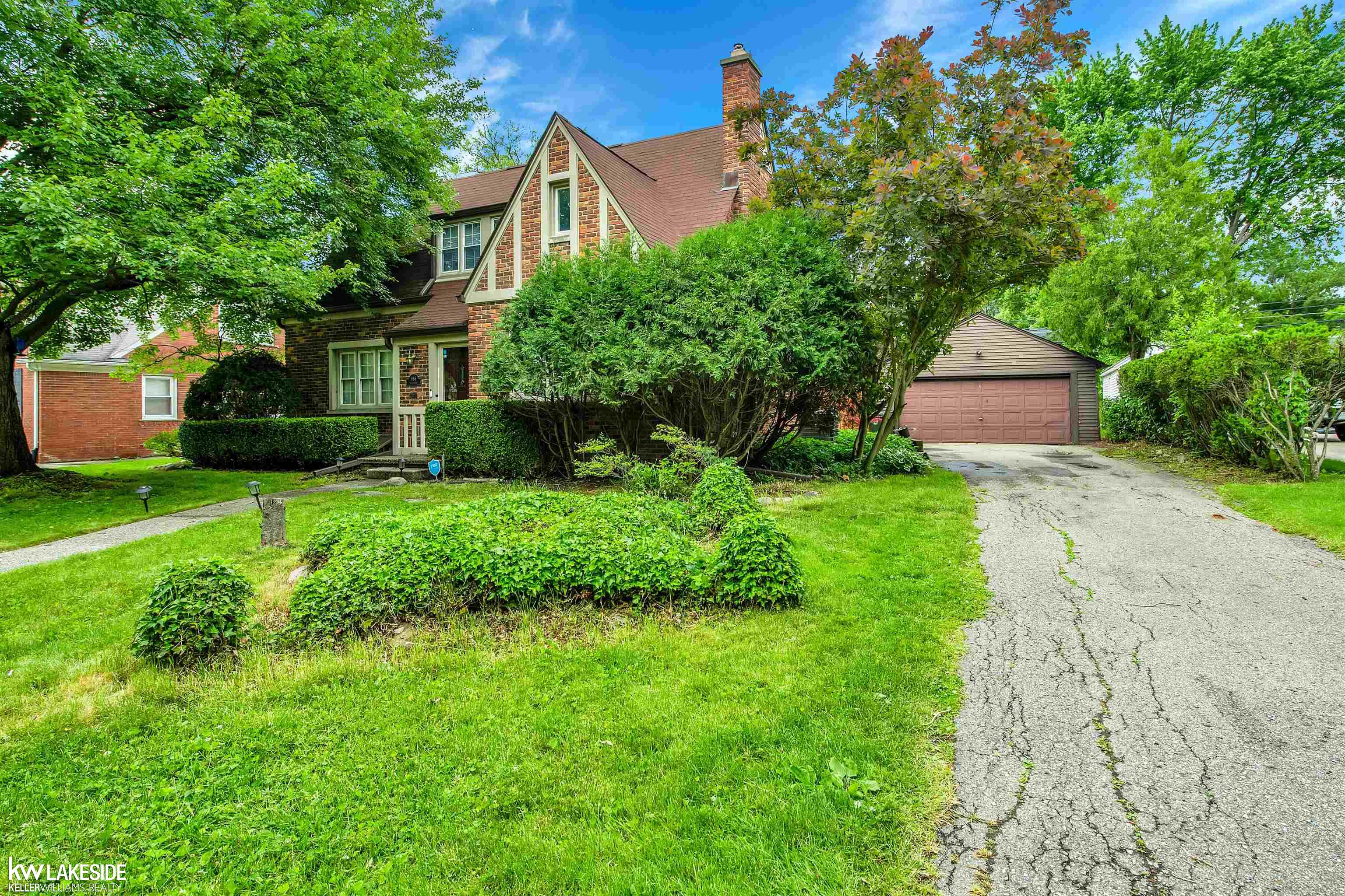966 Hawthorne Road Grosse Pointe Woods, MI 48236 - Photo 3 of 24