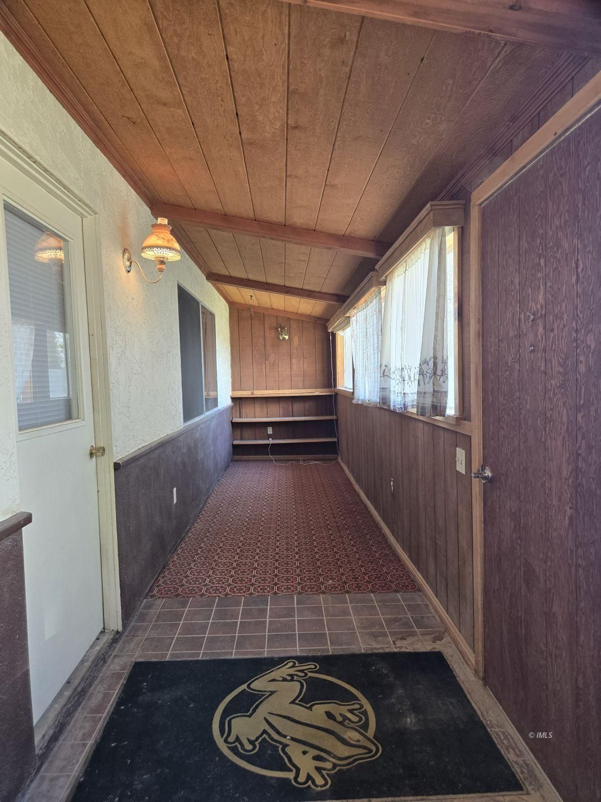 39 Hunter Avenue Bishop, CA 93514 - Photo 4 of 20 a view of entryway with a front door