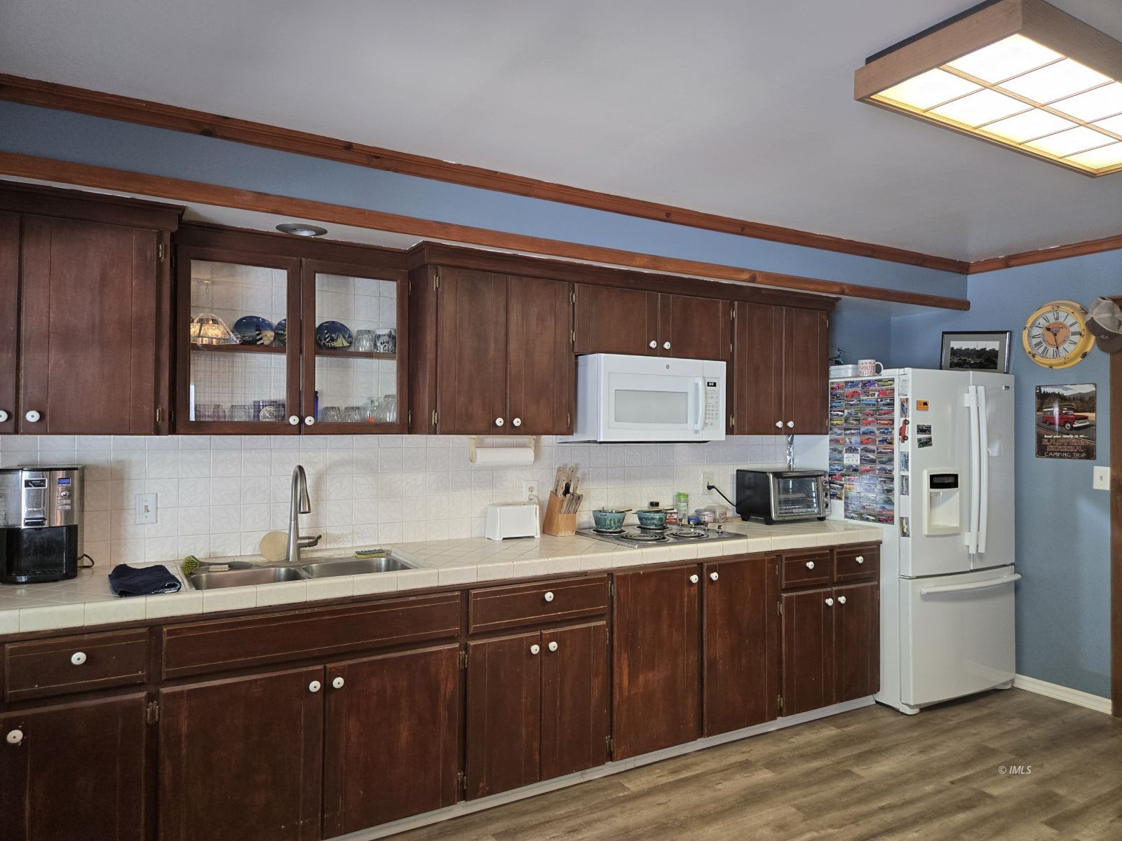 39 Hunter Avenue Bishop, CA 93514 - Photo 8 of 20 a kitchen with a sink a refrigerator and cabinets