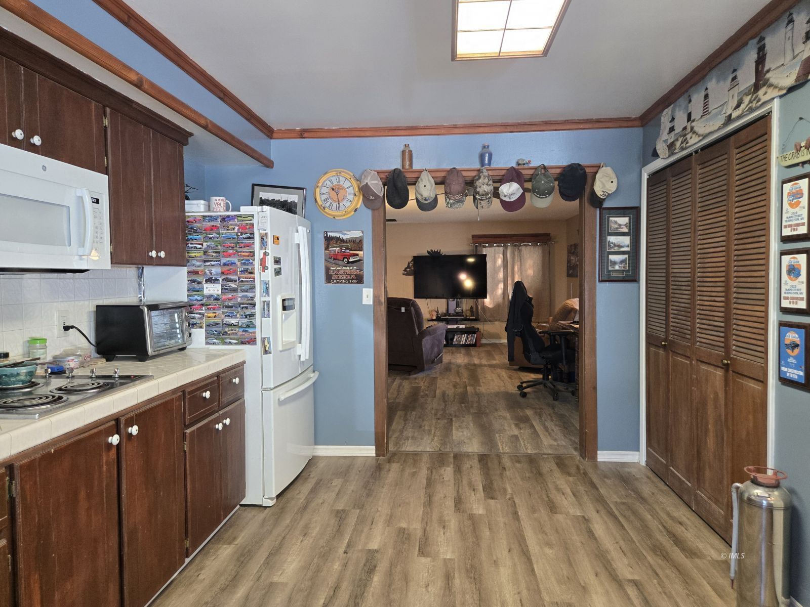 39 Hunter Avenue Bishop, CA 93514 - Photo 10 of 20 a kitchen with cabinets and wooden floor