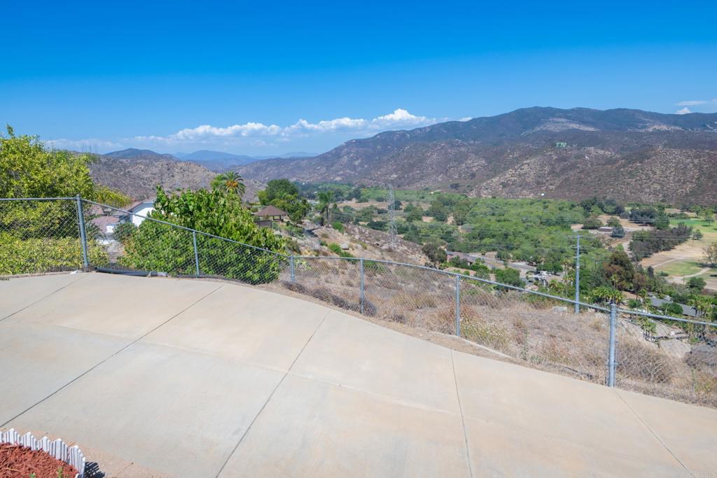 2556 Wind River Road El Cajon, CA 92019 - Photo 6 of 25