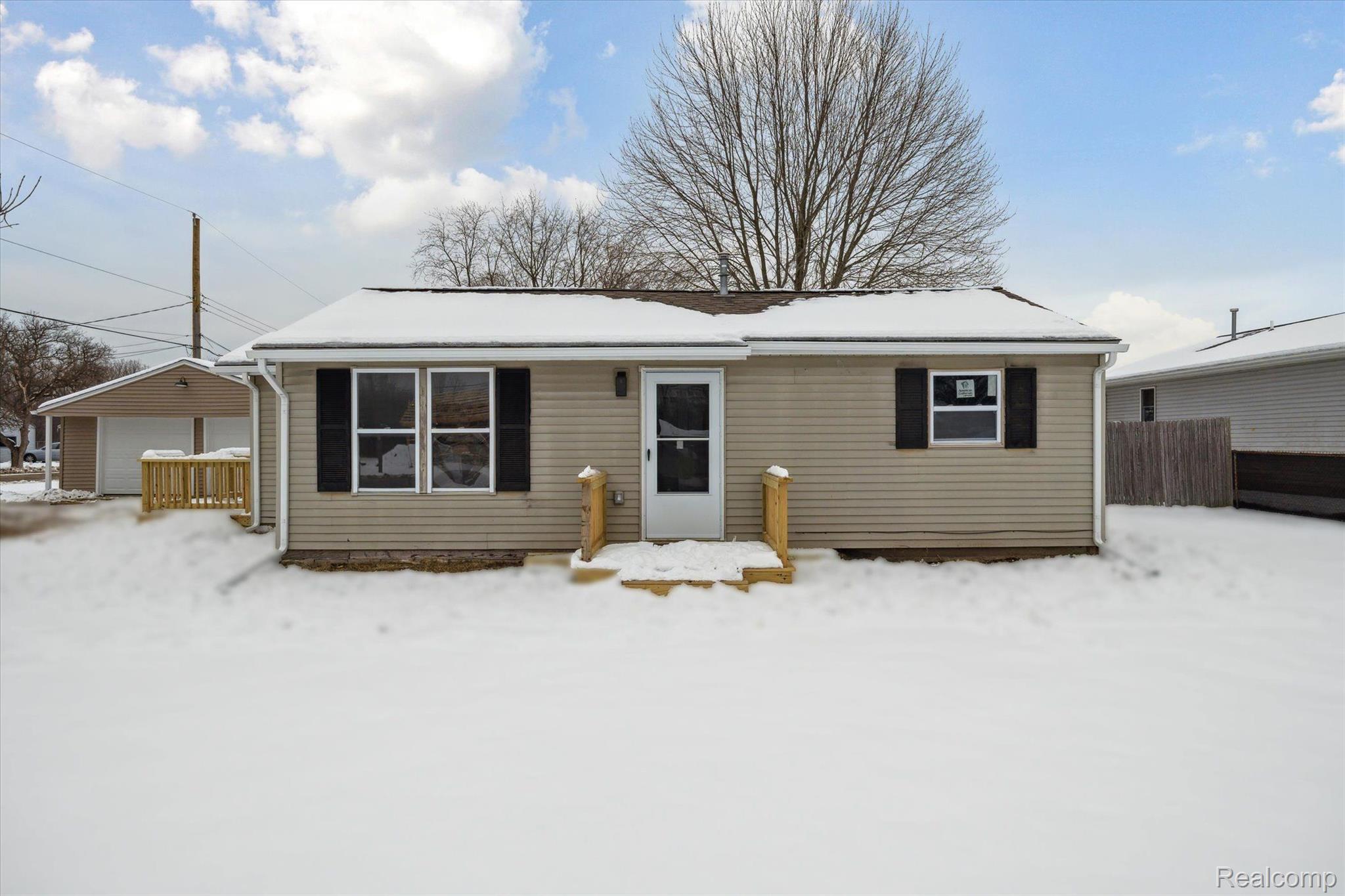 4356 North Vassar Road Flint, MI 48506 - Photo 3 of 27
