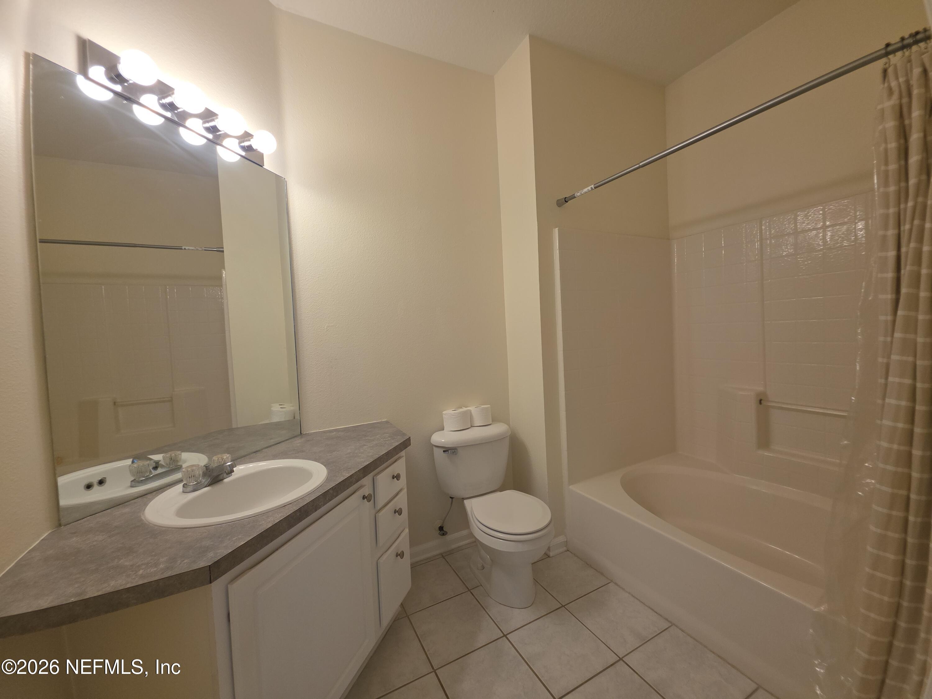 10550 Baymeadows Road, Unit 829 Jacksonville, FL 32256 - Photo 5 of 15 Master Bathroom