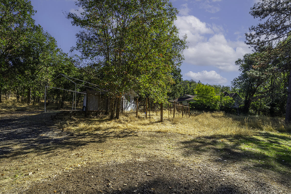 6570 Old Stage Road Central Point, OR 97502 - Photo 5 of 49 DSC09288-HDR-Edit