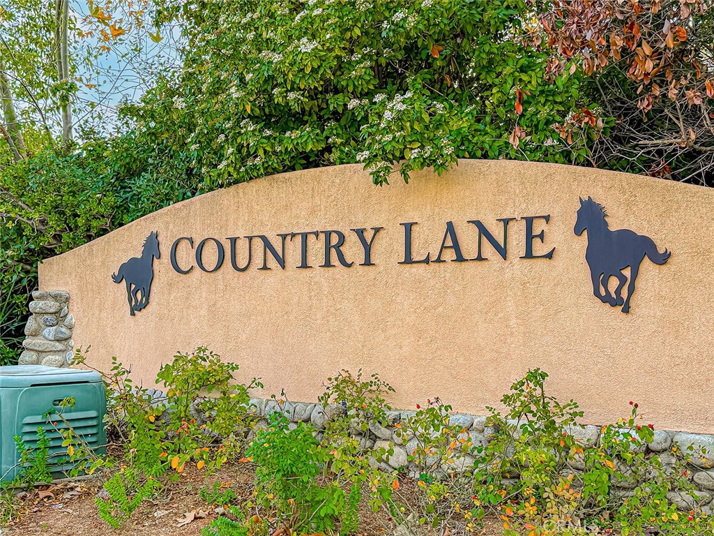 377 Oldstone Court Simi Valley, CA 93065 - Photo 3 of 44 a sign that is on the side of the road