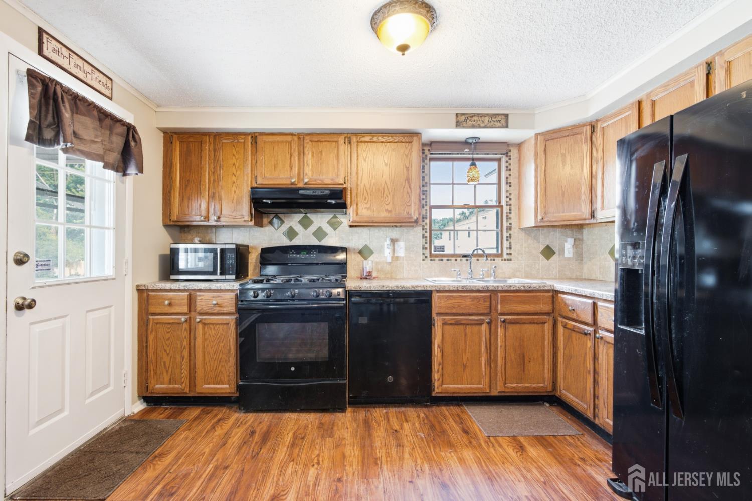 16 Avenue B Helmetta, NJ 08828 - Photo 6 of 28