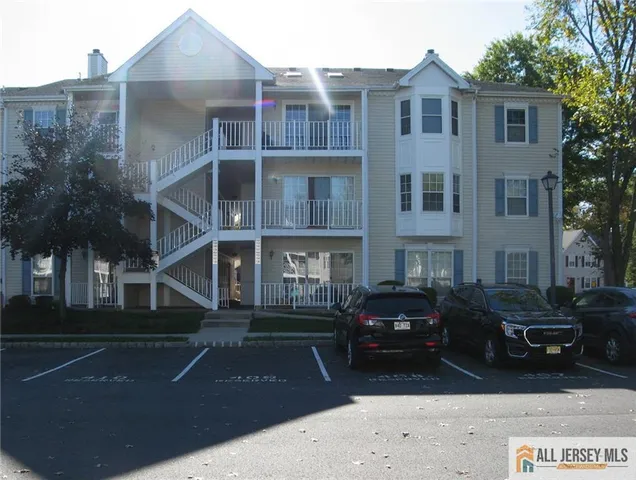 $360,000 | 152 Darwin Lane, North Brunswick, NJ 08902