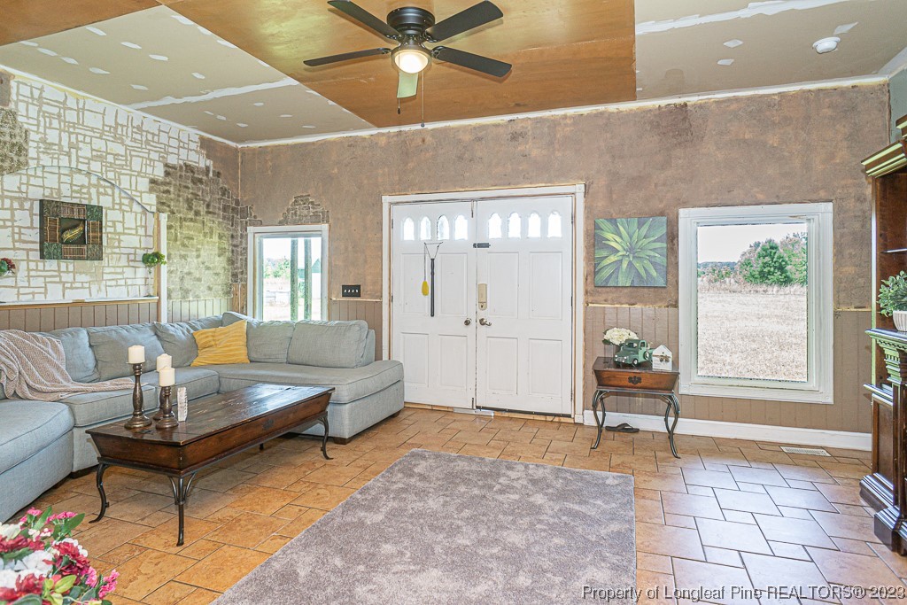 857 Covington Farm Road St. Pauls, NC 28384 - Photo 7 of 26 Gallery Image 7