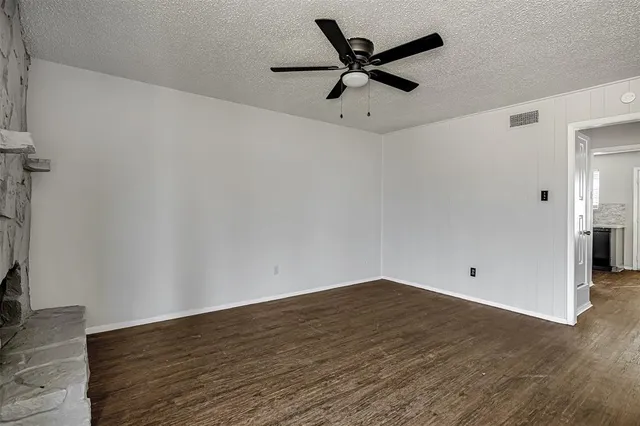 $1,095 | 1403 Courtney Place, Unit D, Cleburne, TX 76033