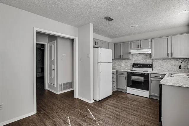 $1,095 | 1403 Courtney Place, Unit D, Cleburne, TX 76033