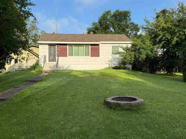 $149,000 | 3027 8th Avenue East, Hibbing, MN 55746