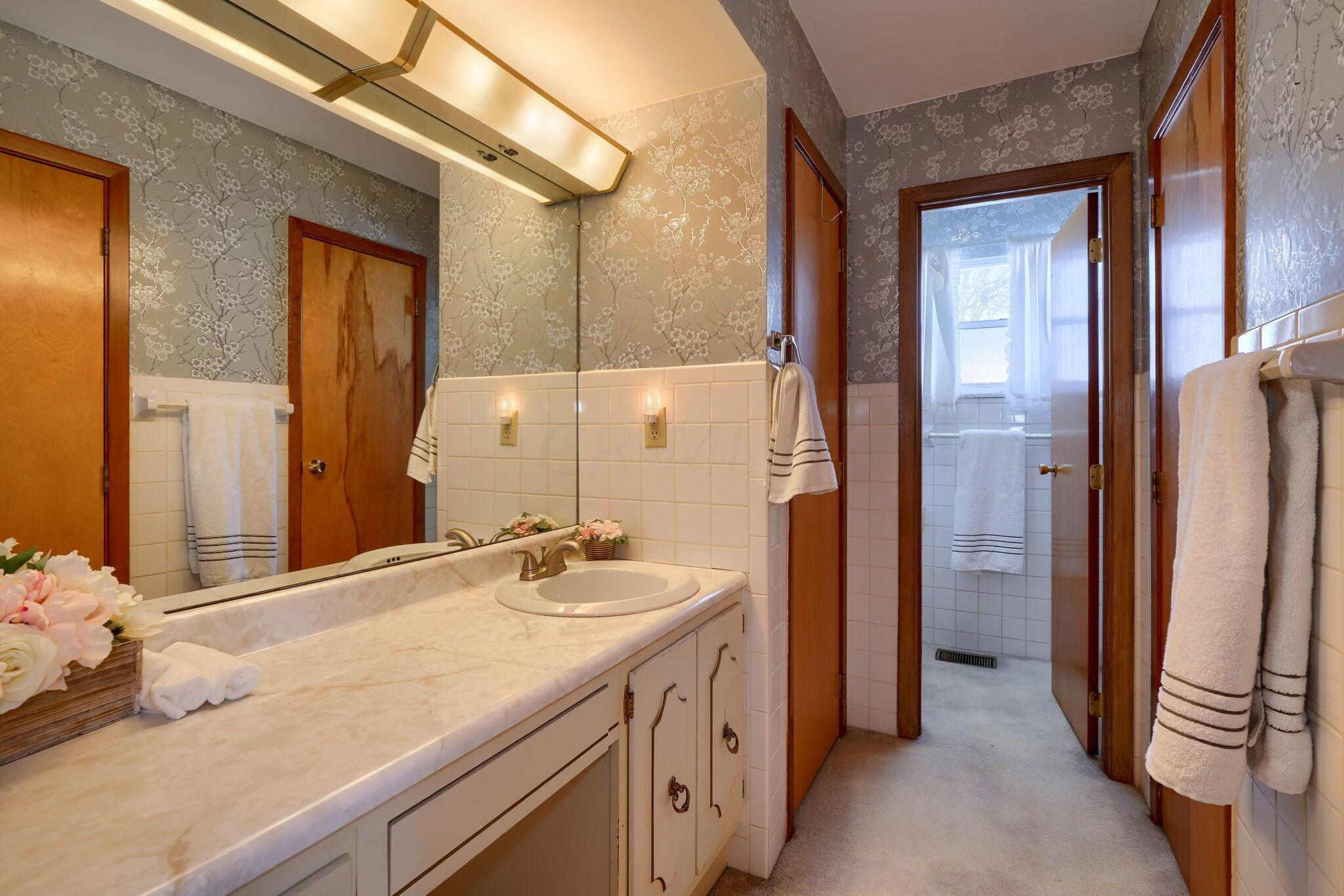 271 Norton Road Columbus, OH 43228 - Photo 25 of 41 271 Norton Road (43)