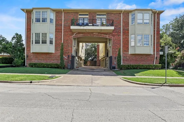 $2,600 | 4106 Newton Avenue, Unit 101, Dallas, TX 75219