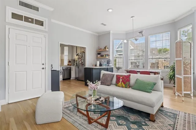 $2,600 | 4106 Newton Avenue, Unit 101, Dallas, TX 75219