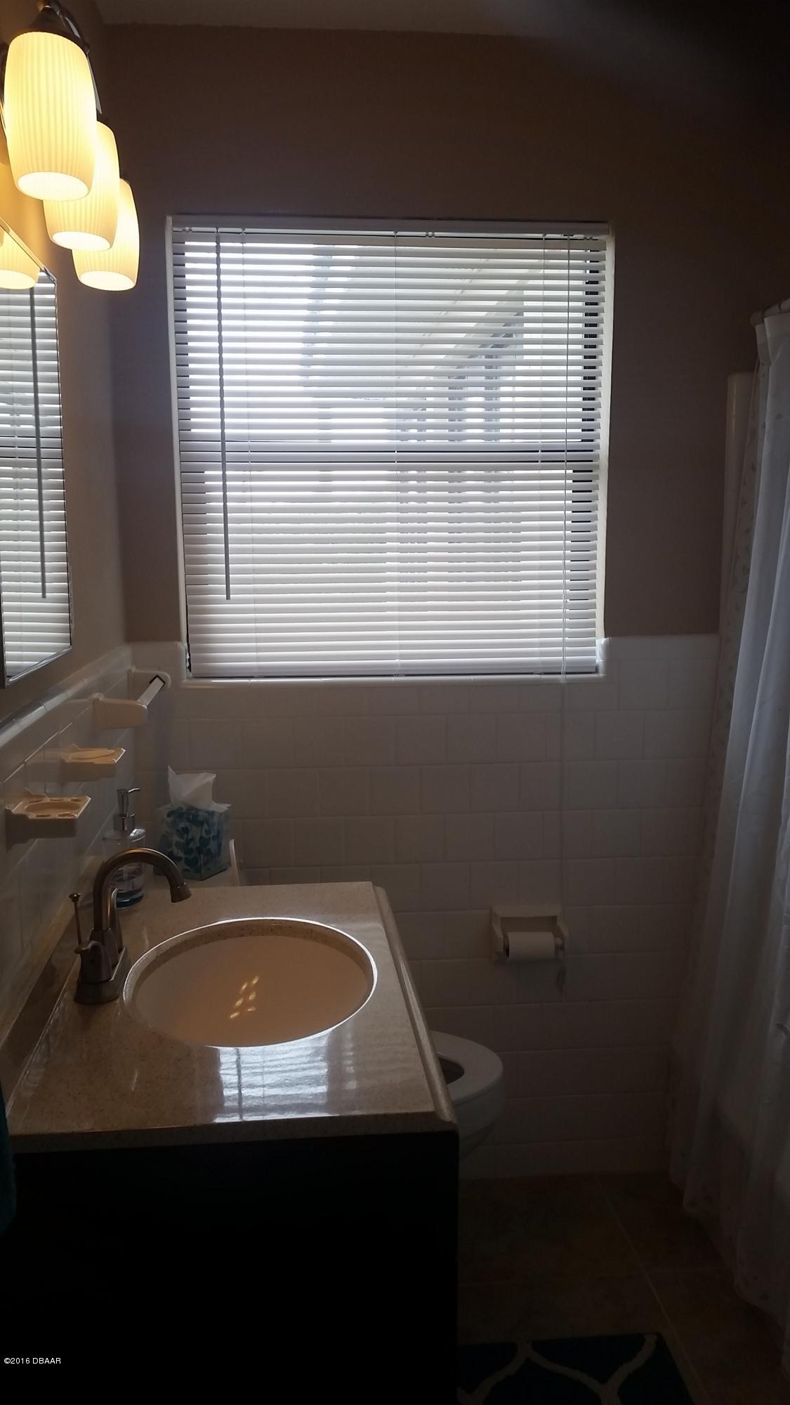 583 Robin Road Ormond Beach, FL 32176 - Photo 11 of 23 2nd Bathroom