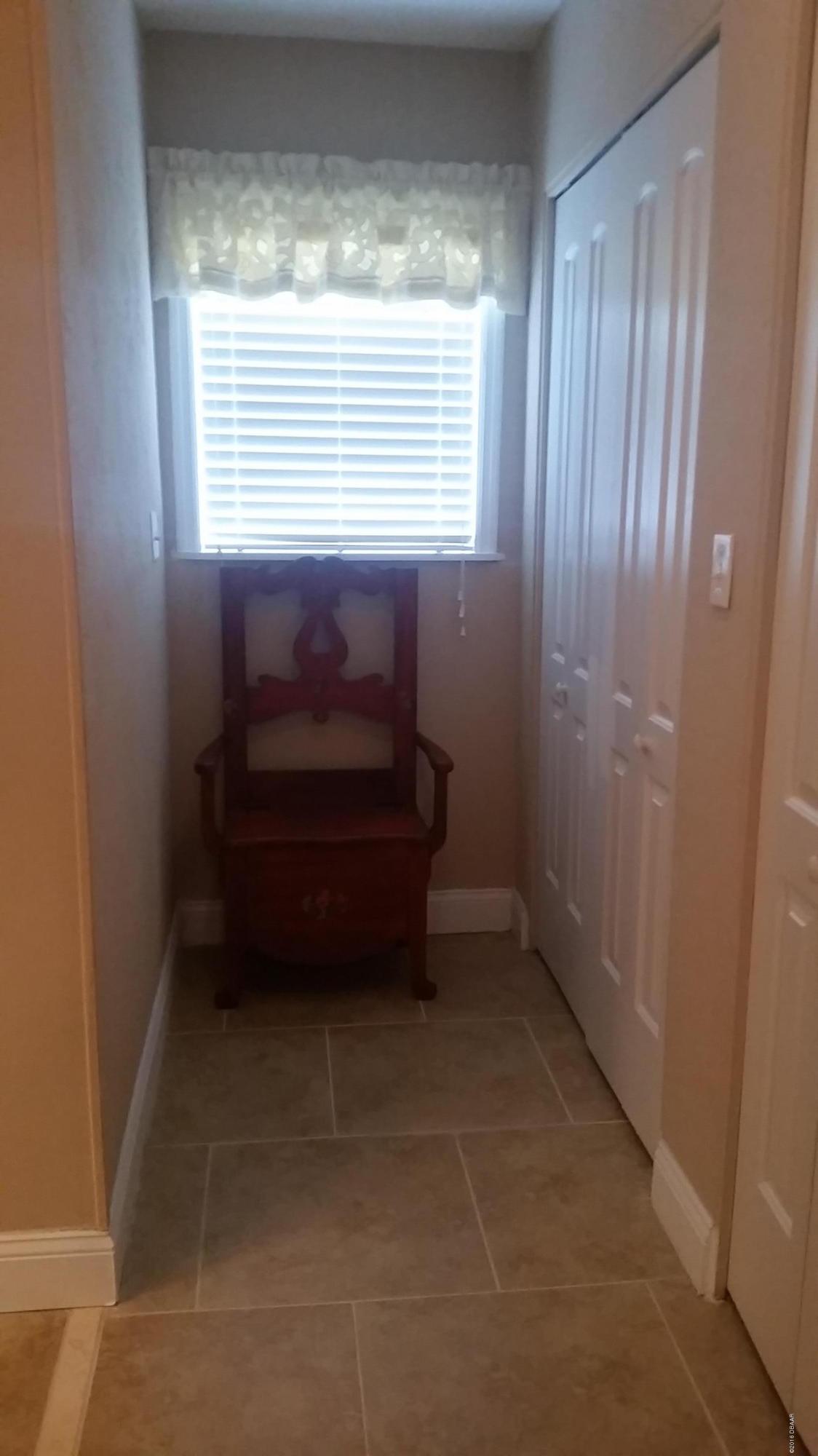 583 Robin Road Ormond Beach, FL 32176 - Photo 15 of 23 Master Hallway