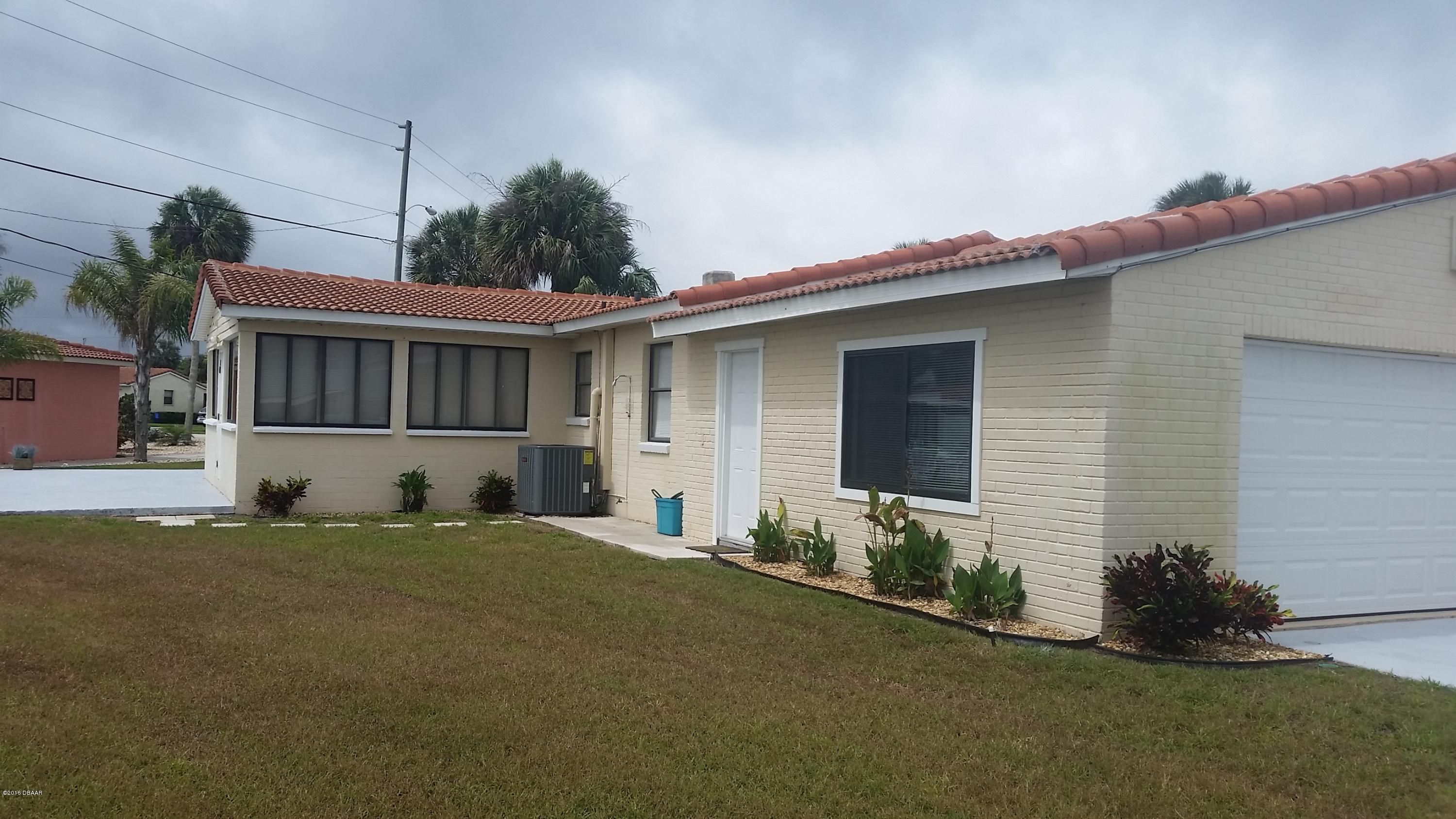 583 Robin Road Ormond Beach, FL 32176 - Photo 19 of 23 Side of House
