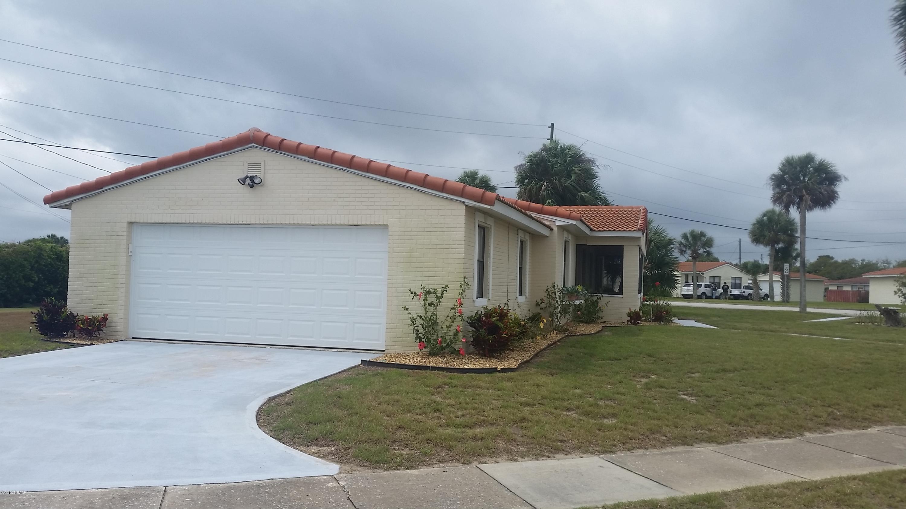 583 Robin Road Ormond Beach, FL 32176 - Photo 23 of 23 Side of House