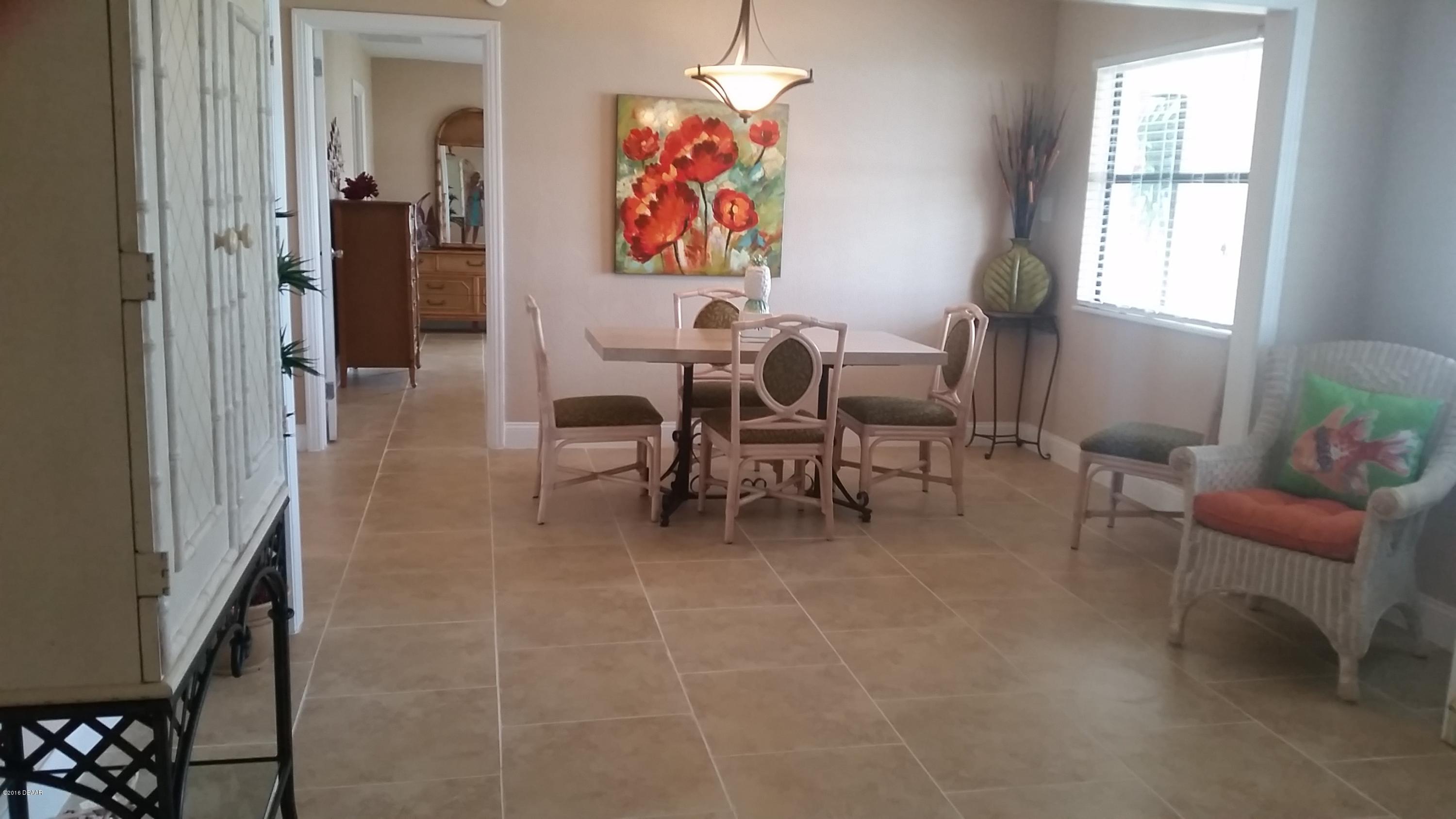 583 Robin Road Ormond Beach, FL 32176 - Photo 3 of 23 Living/Dining room