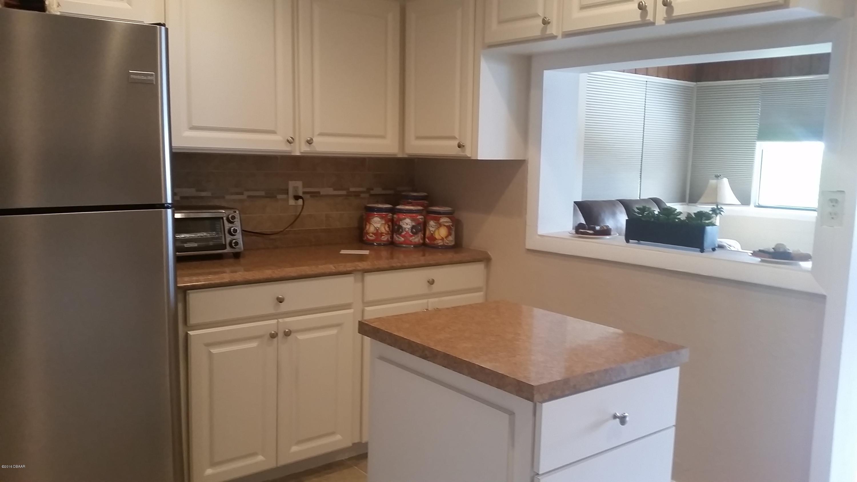 583 Robin Road Ormond Beach, FL 32176 - Photo 6 of 23 Kitchen