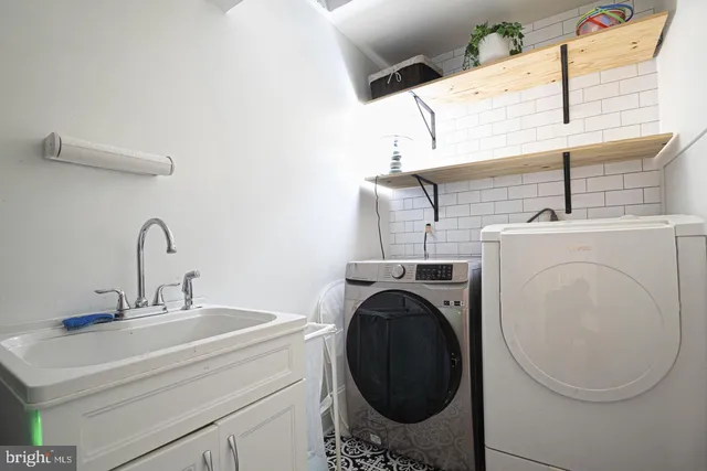 a view of a workspace with furniture