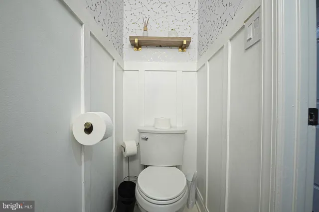 a view of a house with a yard and a street