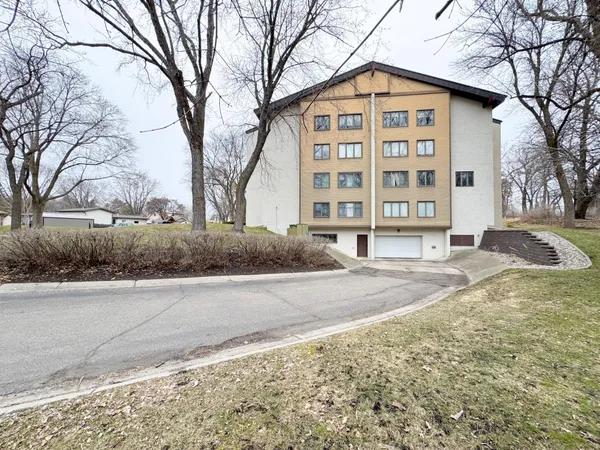 $143,000 | 200 Willow Court, Unit 2A, Fergus Falls, MN 56537