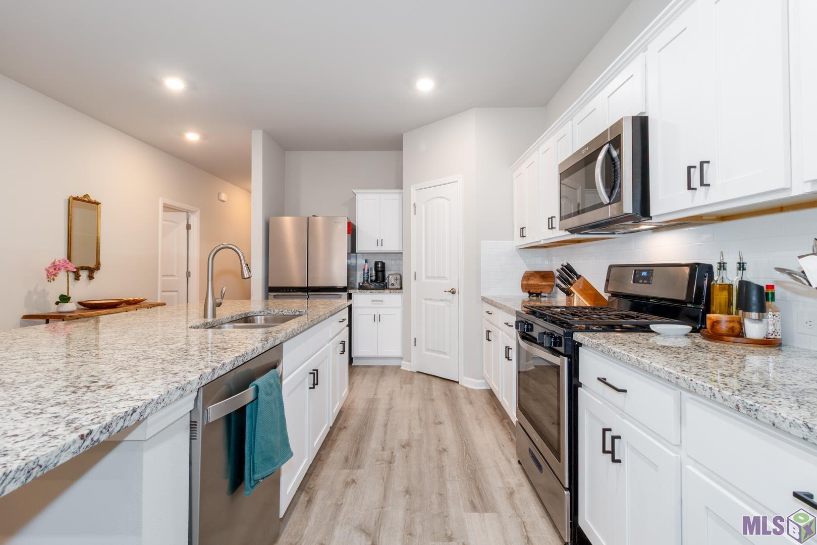 6407 Tiger Pointe Dr. St. George, LA 70817 - Photo 5 of 23 View of efficient kitchen area