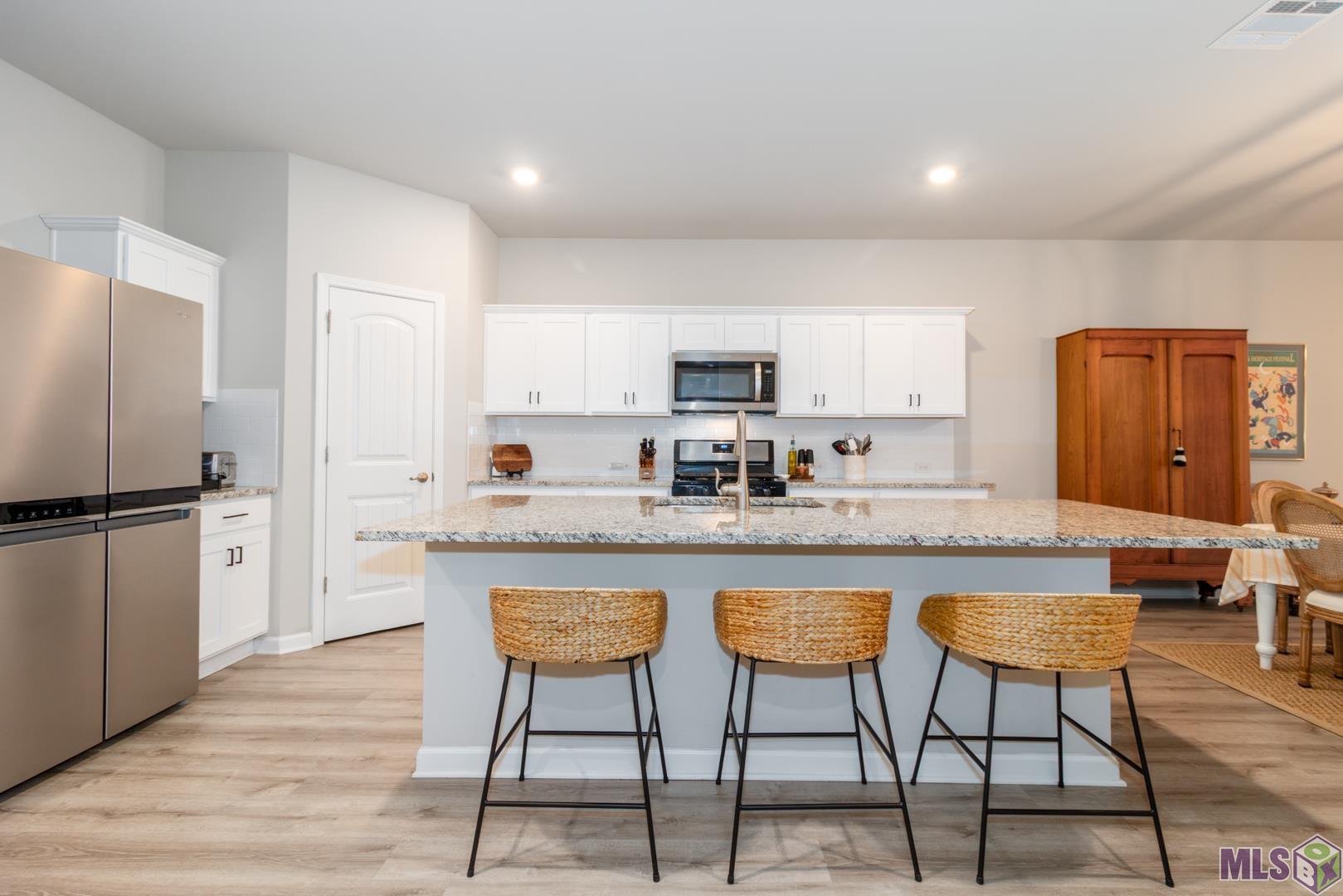 6407 Tiger Pointe Dr. St. George, LA 70817 - Photo 5 of 23 Spacious island