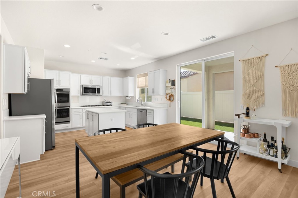 10964 Knoxville Way Riverside, CA 92503 - Photo 9 of 24