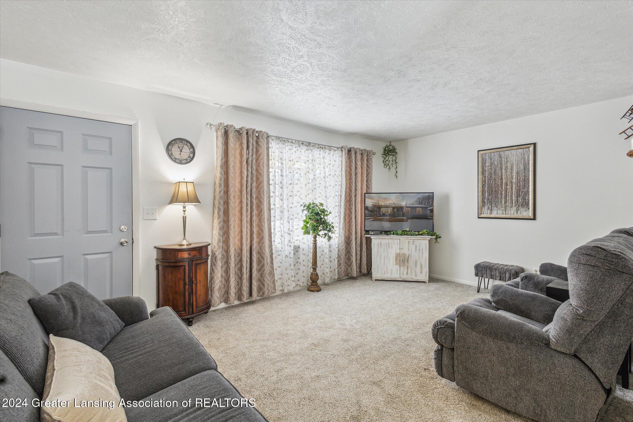 5117 Hughes Road Lansing, MI 48911 - Photo 7 of 38 Living Room