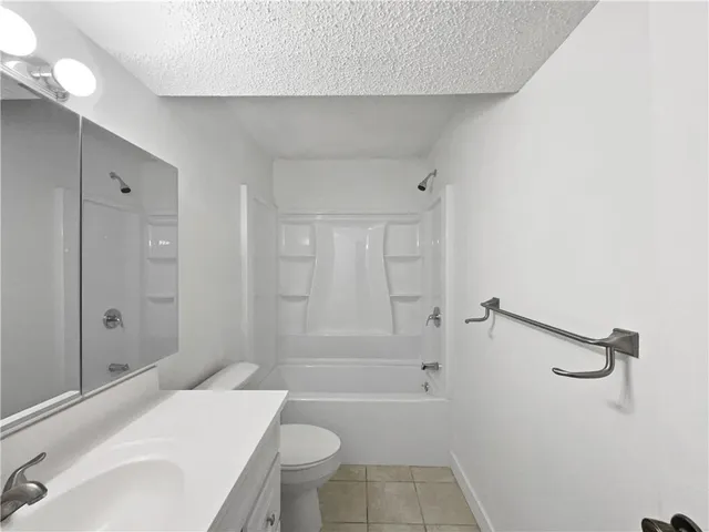 $307,000 | 7518 Northwest 76 Place, Kansas City, MO 64152