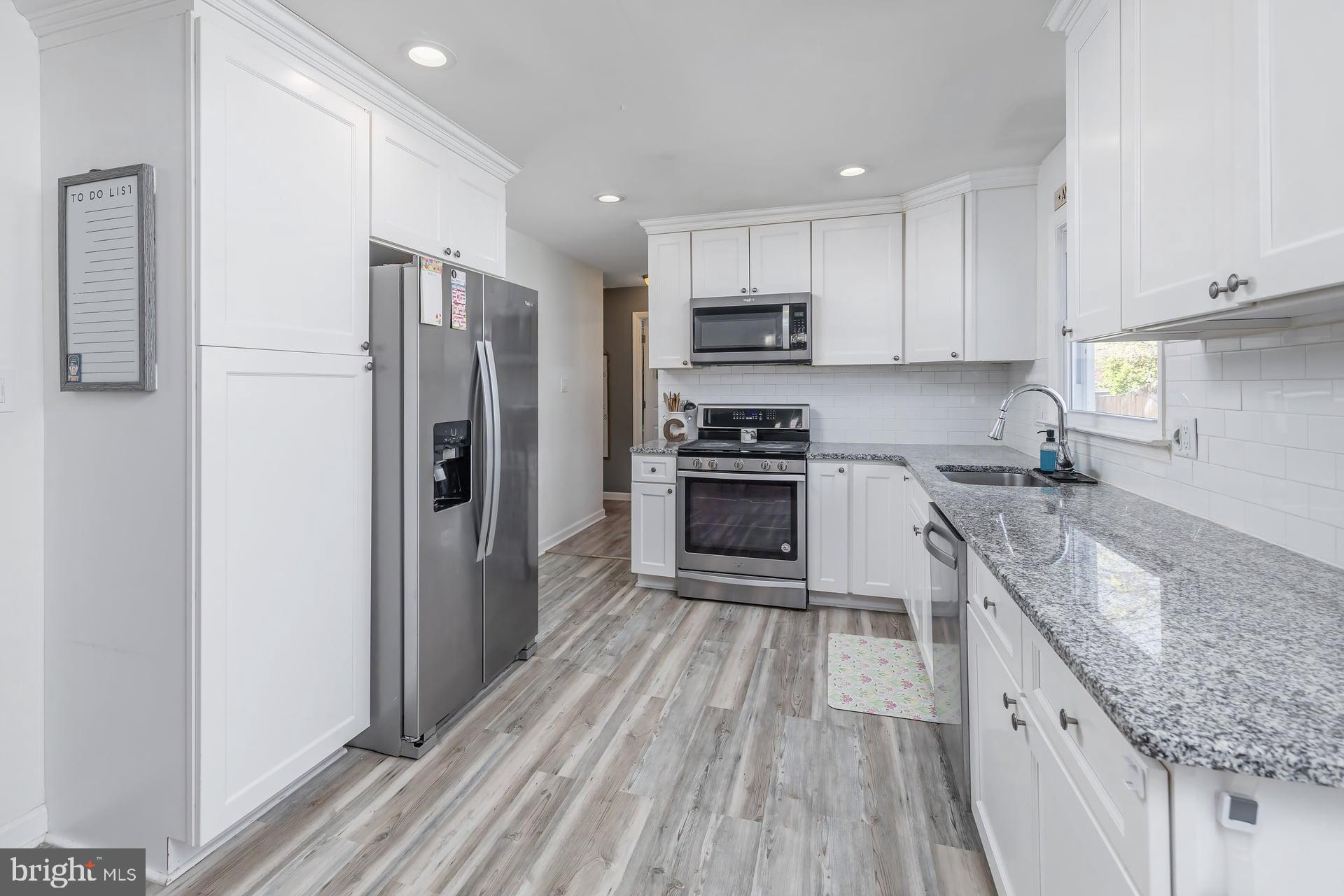 427 Birch Drive Mickleton, NJ 08056 - Photo 11 of 26 Stainless appliances!