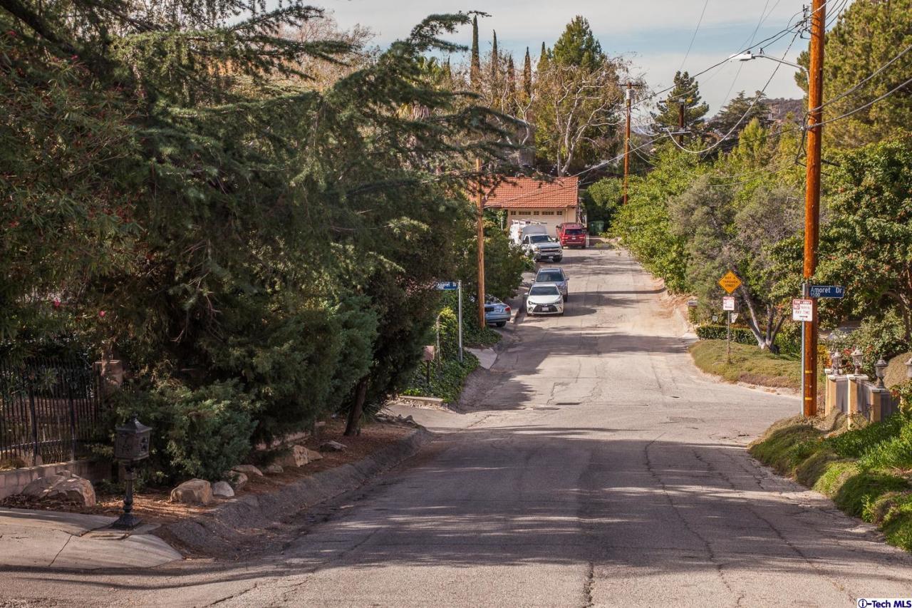 Estepa Drive Tujunga, CA 91042 - Photo 4 of 9 Gallery Image 4