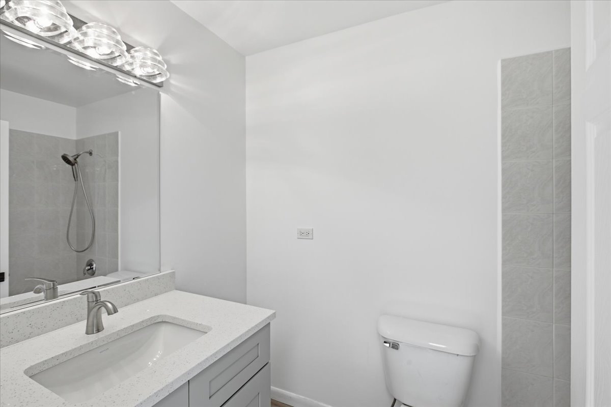 9001 Golf Road, Unit 5B Des Plaines, IL 60016 - Photo 13 of 23