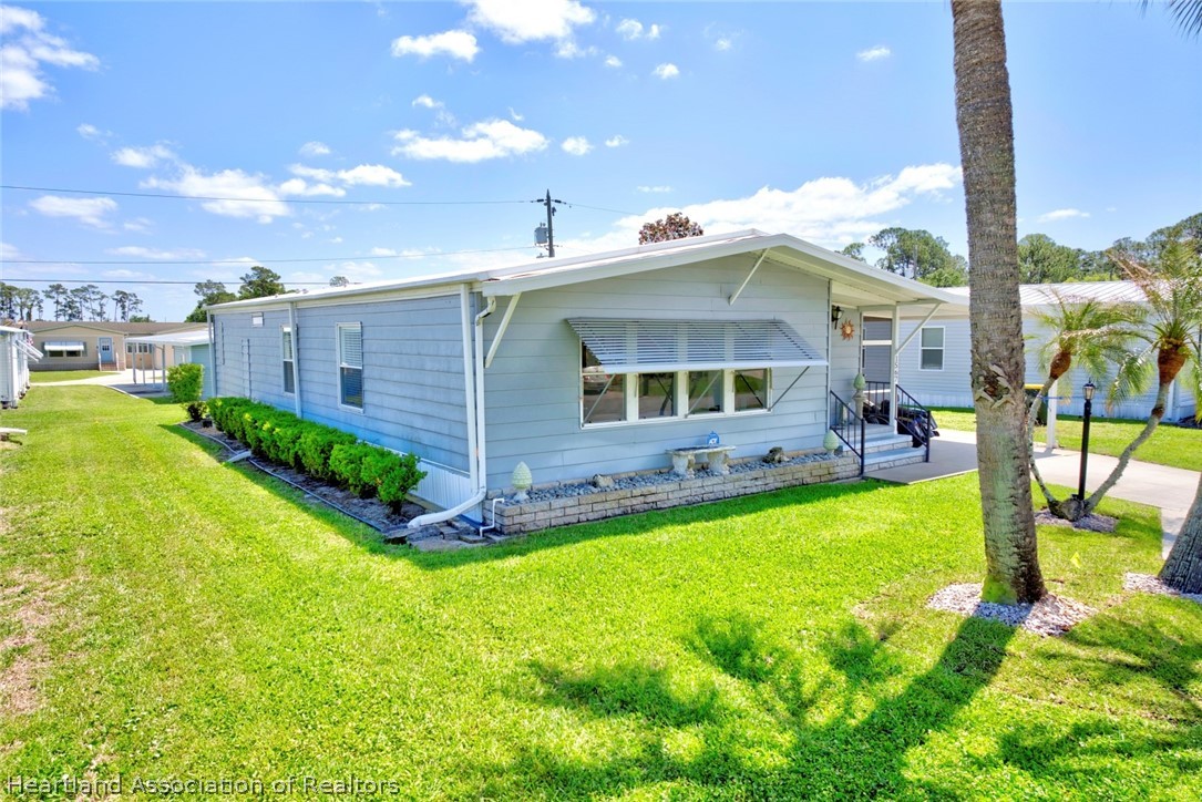1567 Caribbean Road Sebring, FL 33870 - Photo 3 of 45