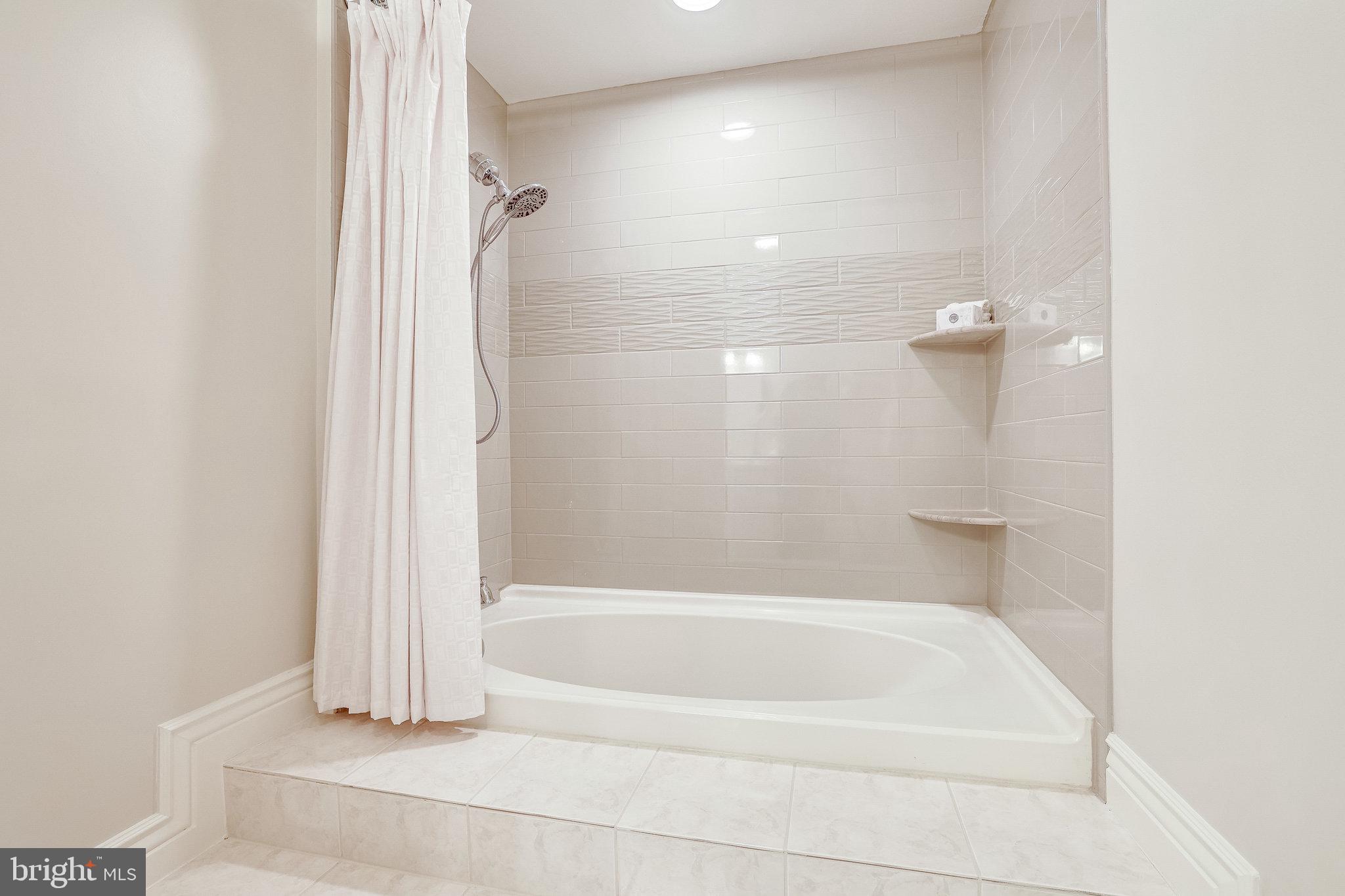 2024 Lakebreeze Way Reston, VA 20191 - Photo 51 of 95 Primary bath with soaking tub and shower.