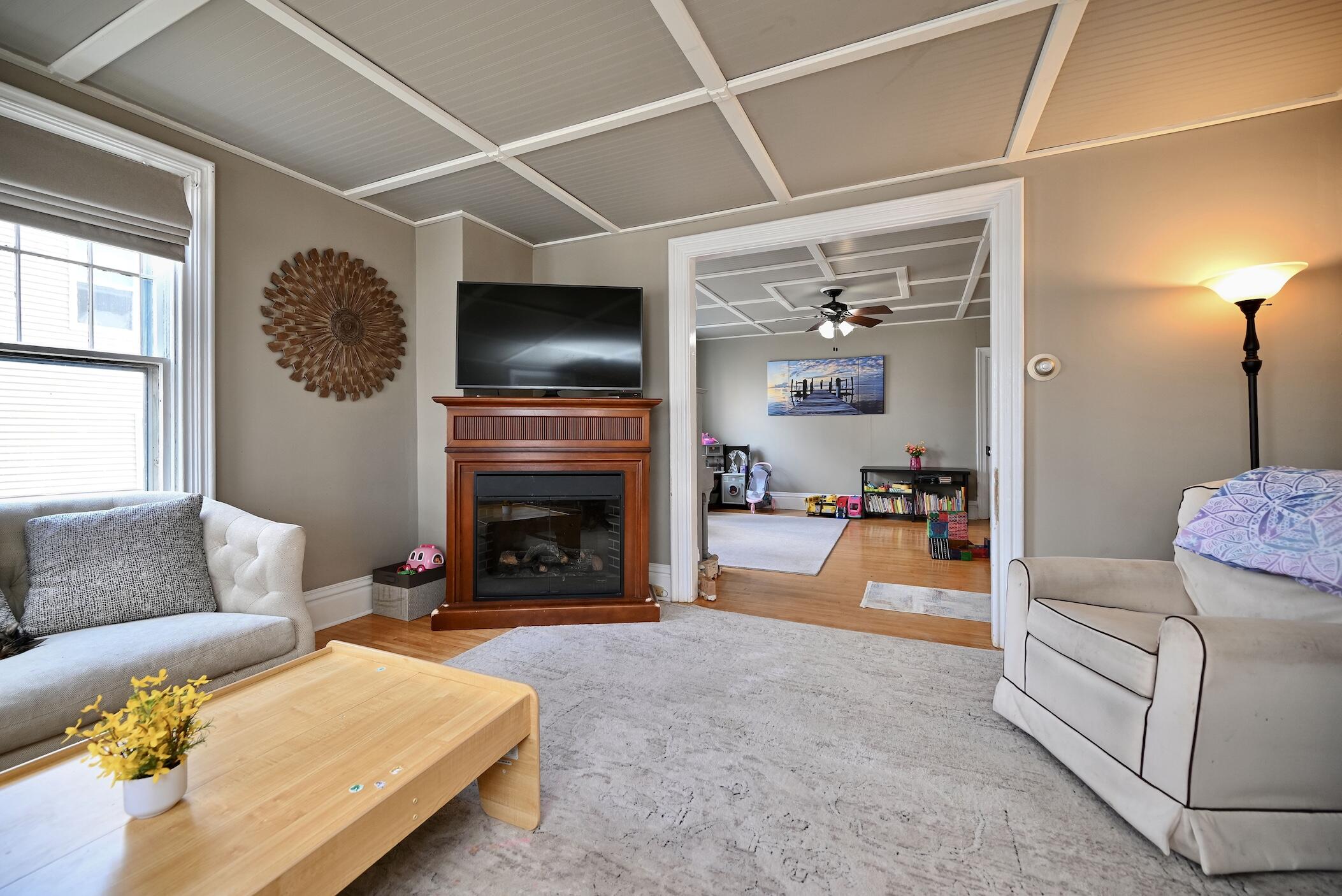 226 Market Street Winona, MN 55987 - Photo 6 of 29 5 Living Room II