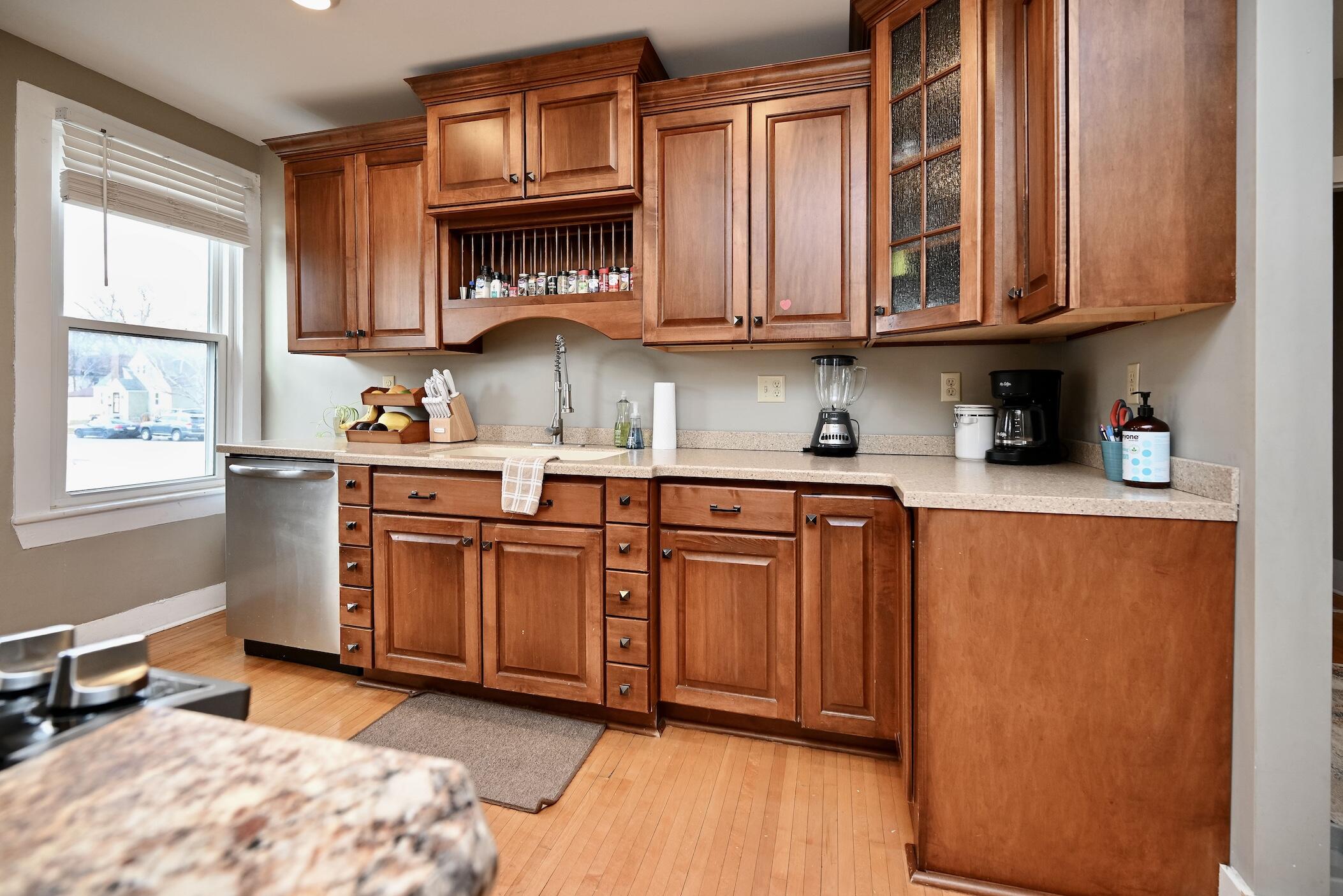 226 Market Street Winona, MN 55987 - Photo 9 of 29 8 Kitchen I