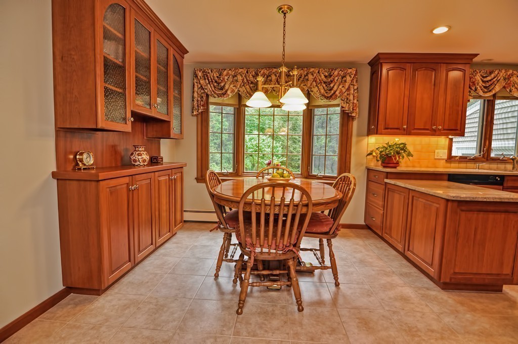 34 Robin Road Norfolk, MA 02056 - Photo 4 of 30 Gallery Image 4