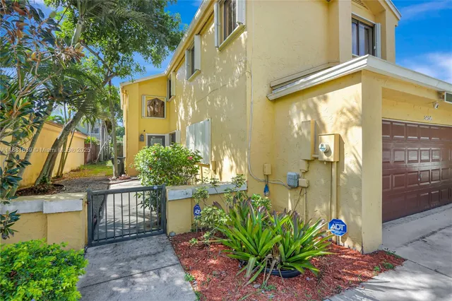 $520,000 | 3620 Northwest 20th Street, Coconut Creek, FL 33066