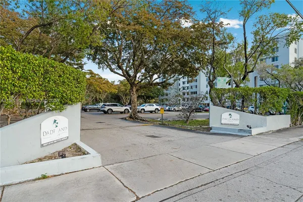 $4,500,000 | 9001-9143 Southwest 77th Avenue, Miami, FL 33156