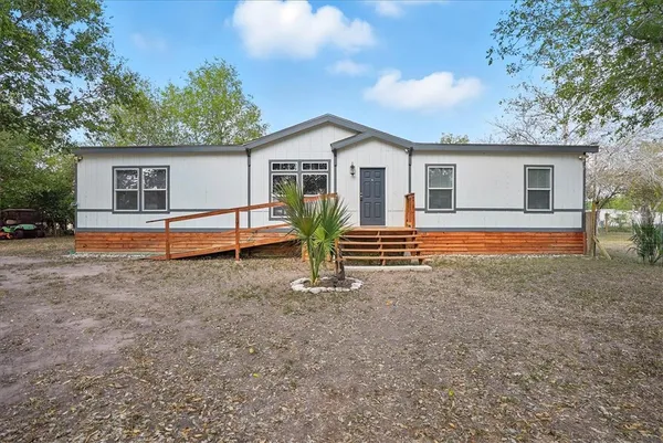 $332,500 | 1004 Catholic Cemetery Road, George West, TX 78022