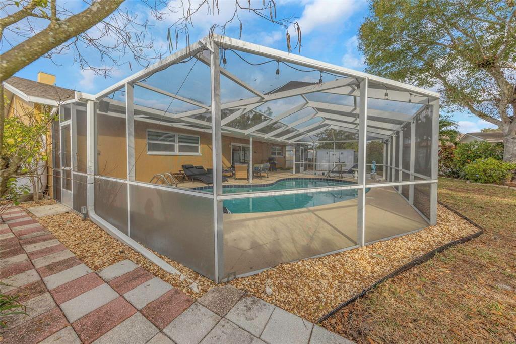 8909 118th Way Seminole, FL 33772 - Photo 17 of 58