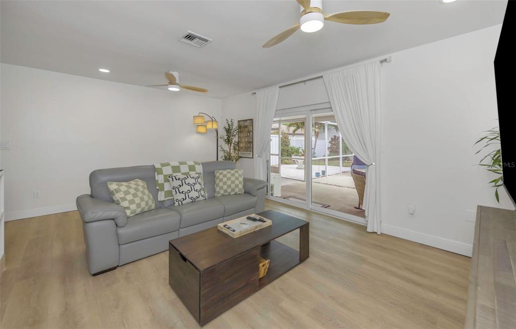 8909 118th Way Seminole, FL 33772 - Photo 35 of 58