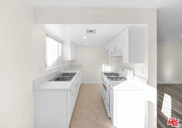 $2,500 | 14112 Delano Street, Unit 3, Van Nuys, CA 91401